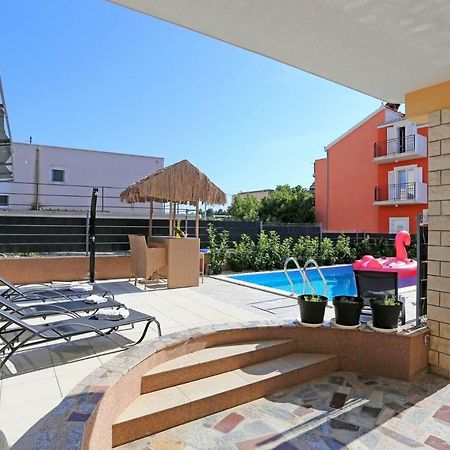Studio Apartment Grey Split Exterior photo
