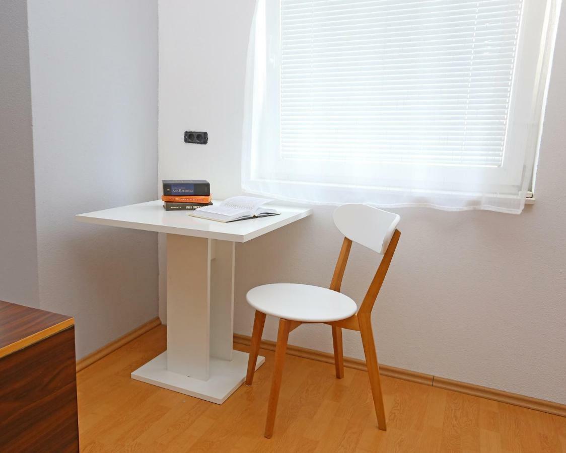 Studio Apartment Grey Split Exterior photo