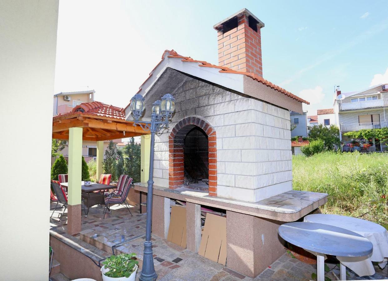 Studio Apartment Grey Split Exterior photo