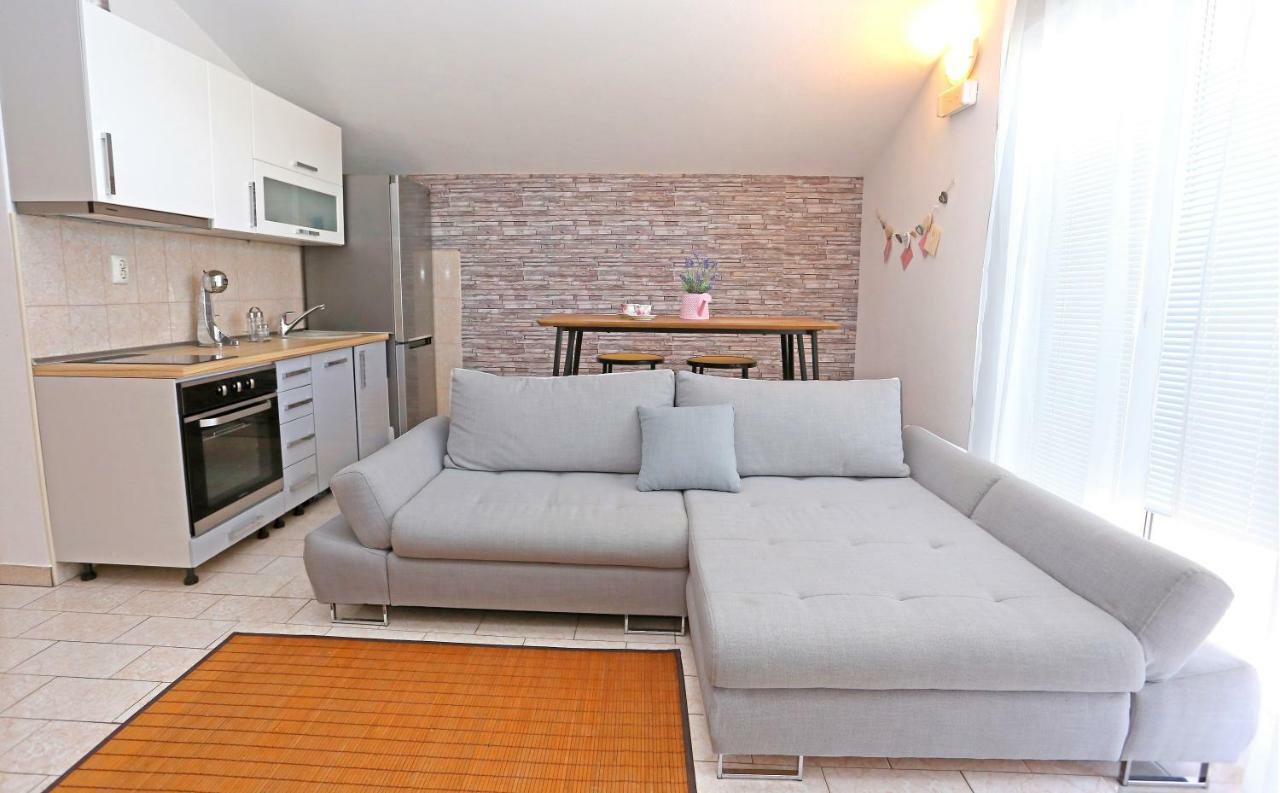 Studio Apartment Grey Split Exterior photo